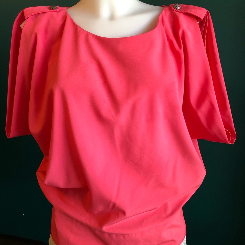 Pink backless blouse. - Picture 2 of 6